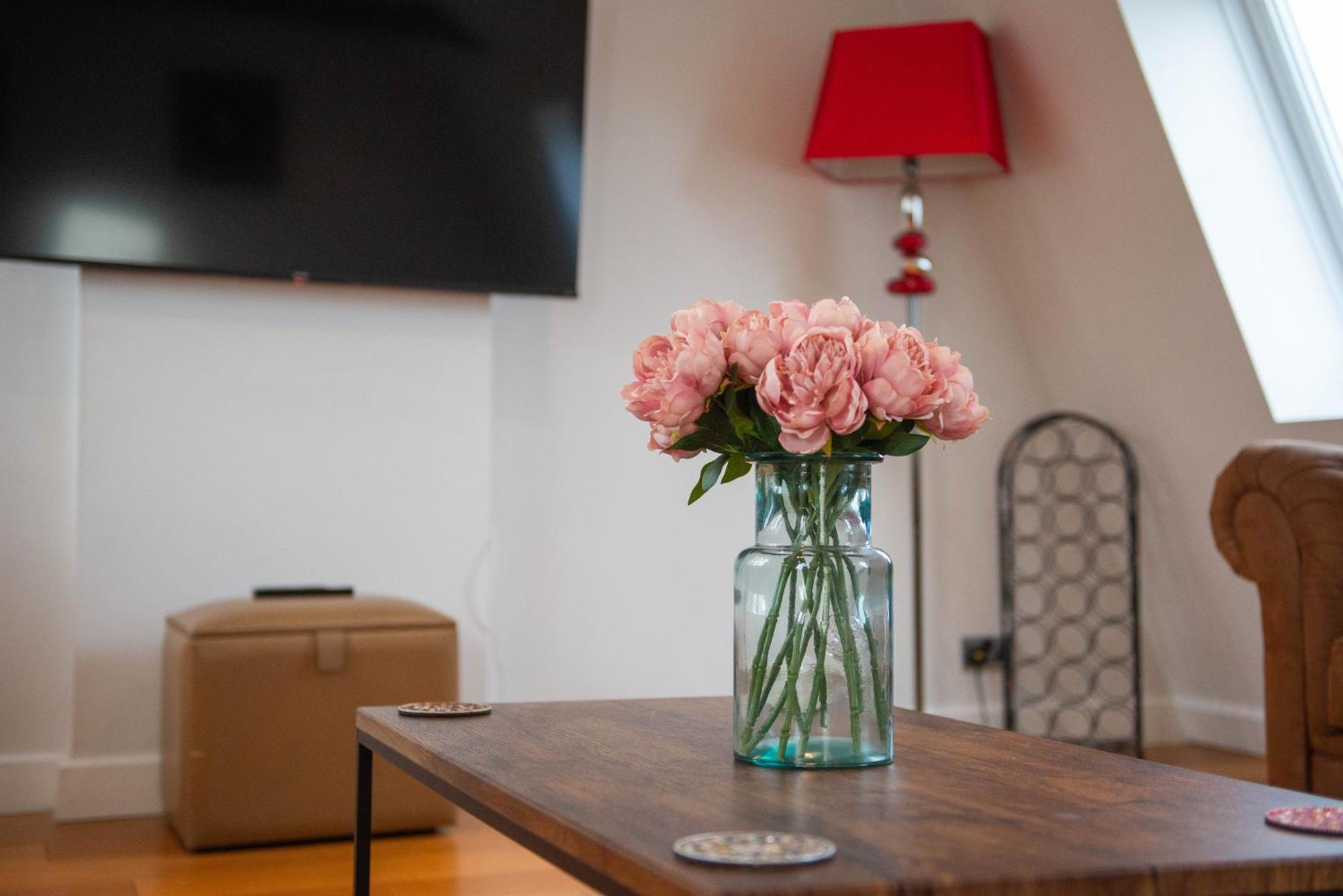 Spacious 2-Bed Home - Exposed Beams & Fast Internet Included Stamford Exteriér fotografie